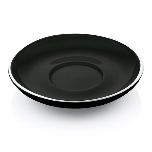Schwarze Untertasse auf weißem Hintergrund.
