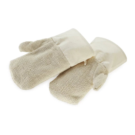Zwei hitzebeständige Ofenhandschuhe beige.