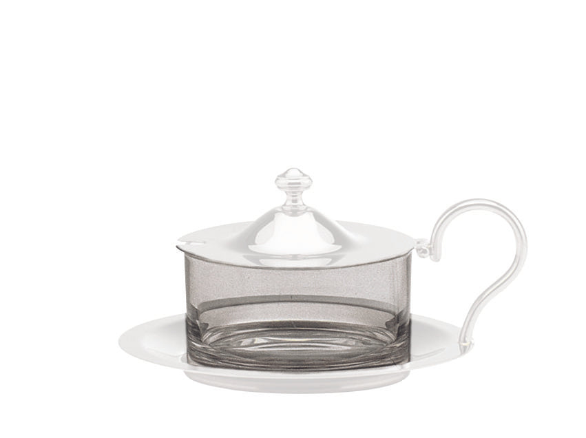 Glasdeckel auf Serviertablett