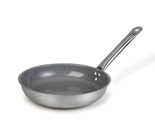 Bratpfanne mit Metallgriff.