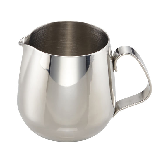 Silberner Milchkännchen aus Edelstahl.