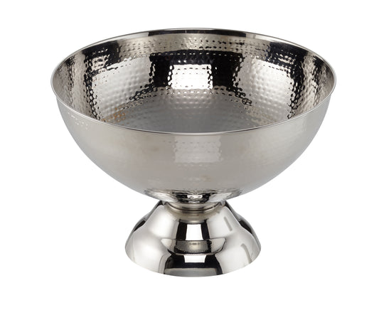 Silberne, gehämmerte Metallschale.