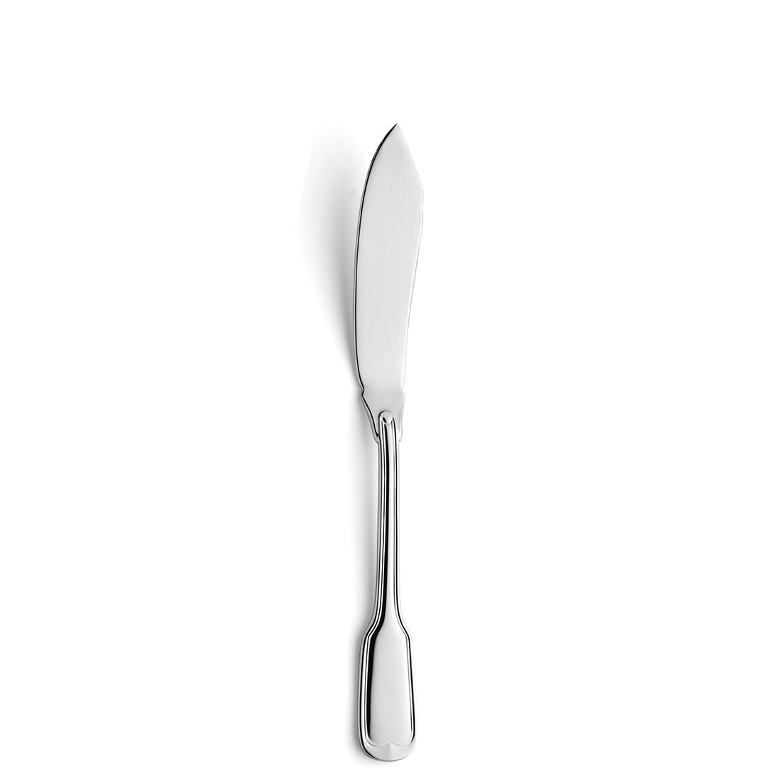 Silbernes Fischmesser auf weißem Hintergrund.