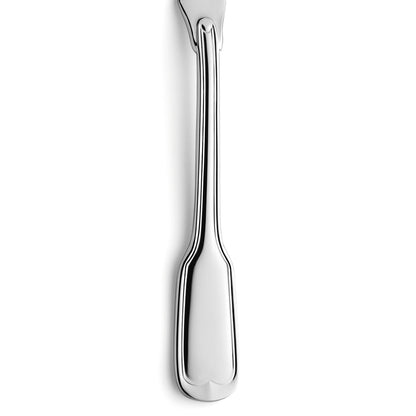 Silbernes Fischmesser auf weißem Hintergrund.