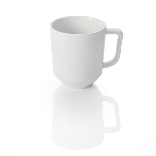 Weiße Kaffeetasse auf weißem Hintergrund