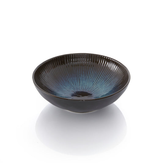 Schwarze Schale mit blauer Innenseite.
