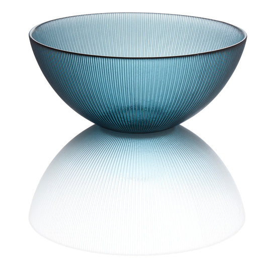Blauer Glasbehälter mit reflektierender Oberfläche.