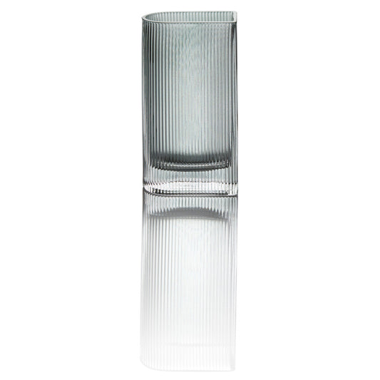 Glasvase mit geriffeltem Design.