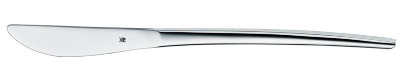 Silbernes Buttermesser auf Weiß.