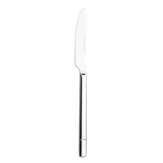 Silbernes Messer auf weißem Hintergrund.