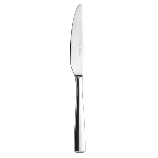 Silbernes Messer auf weißem Hintergrund.