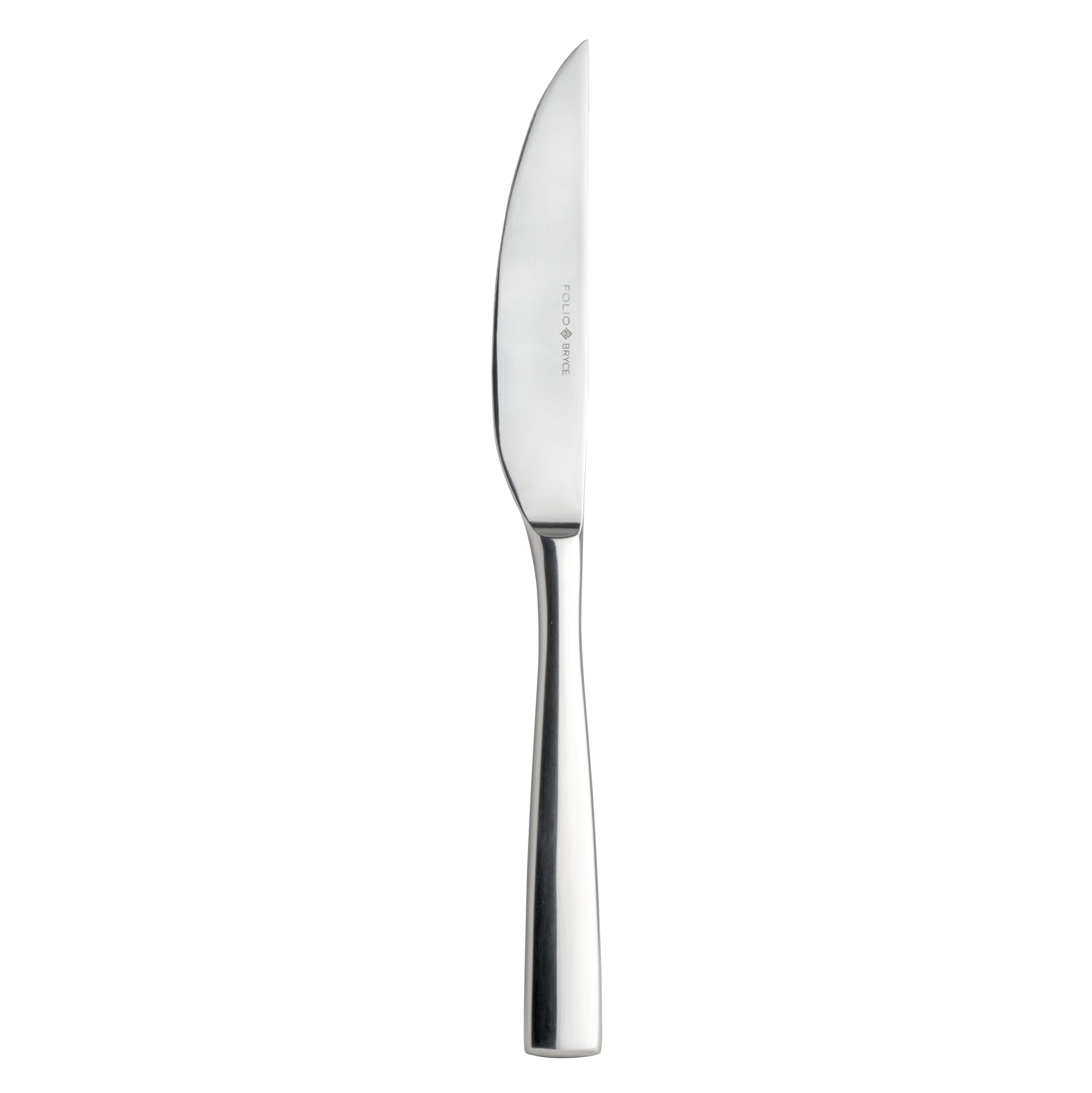 Silbernes Steakmesser auf weißem Hintergrund.