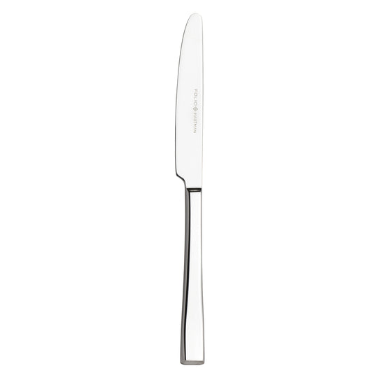 Silbernes Messer auf weißem Hintergrund.
