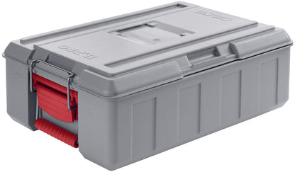 Graue Transportbox mit rotem Griff.