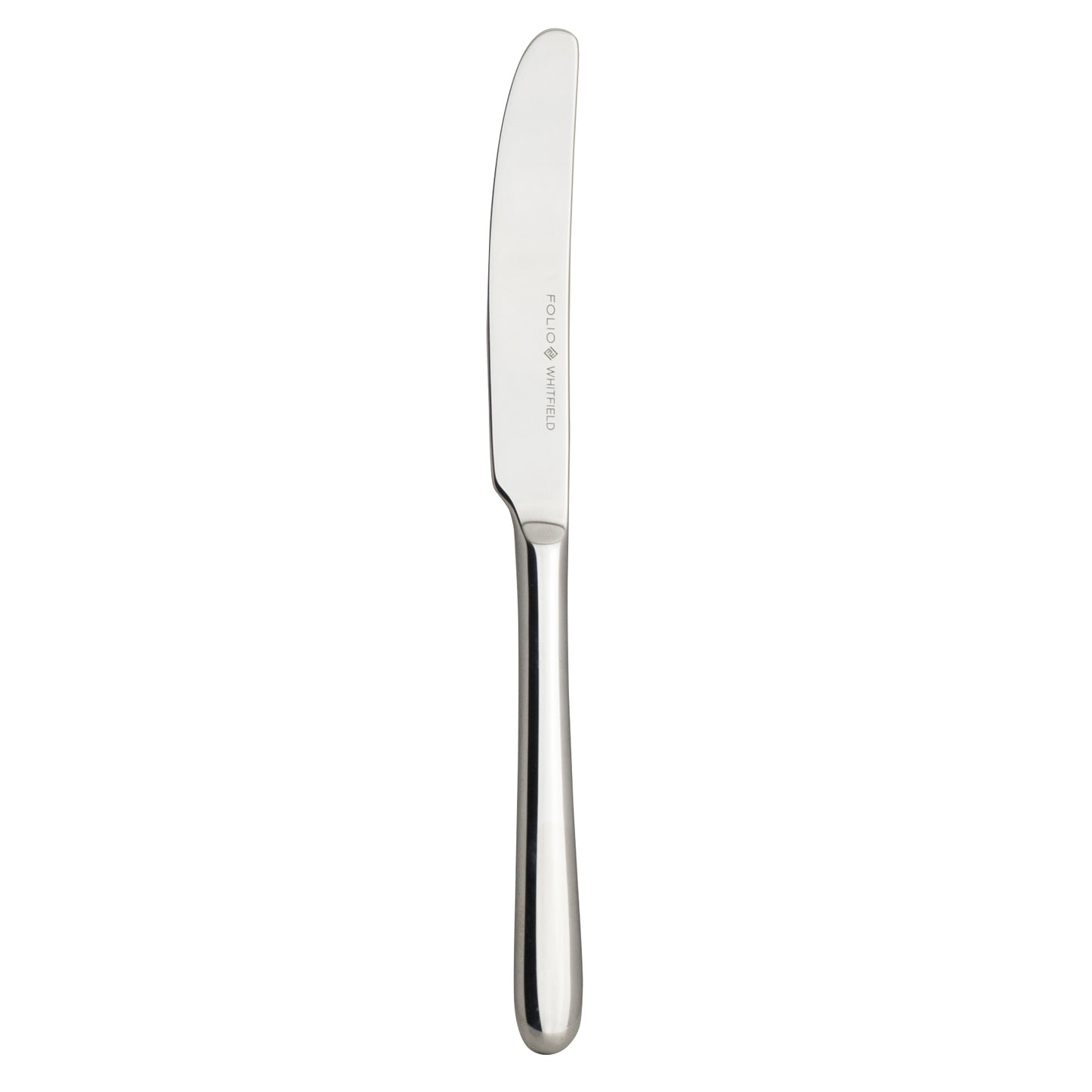 Silbernes Buttermesser auf weißem Hintergrund.