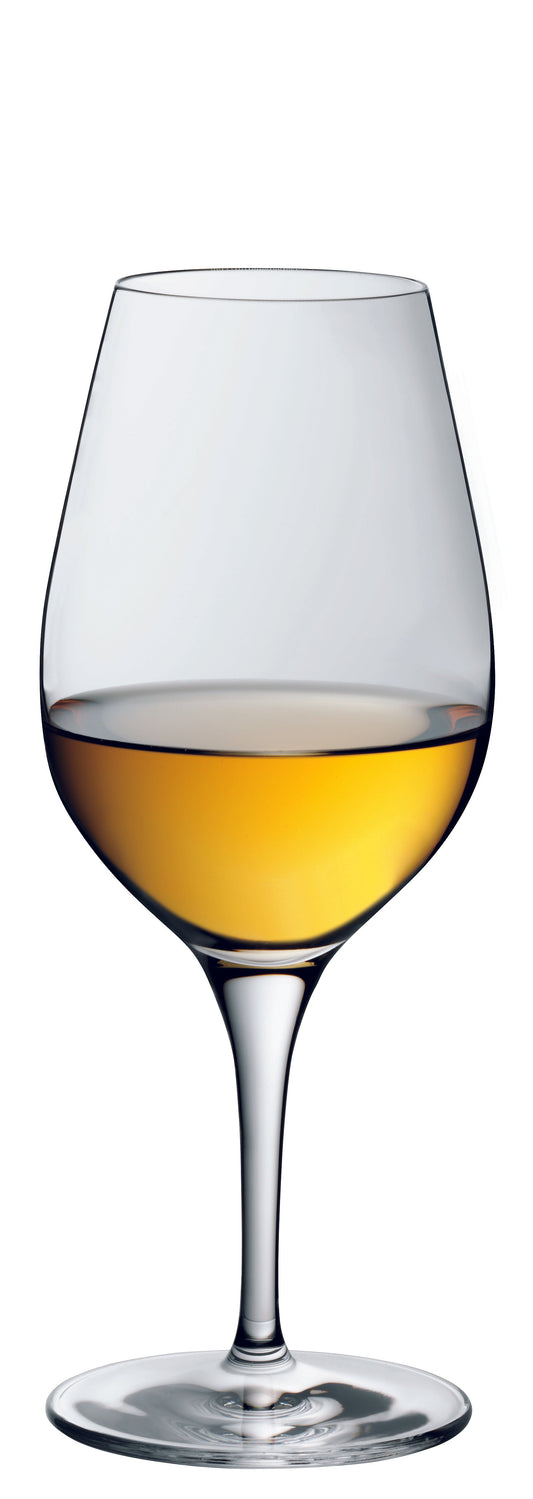 Weinglas mit Weißwein.