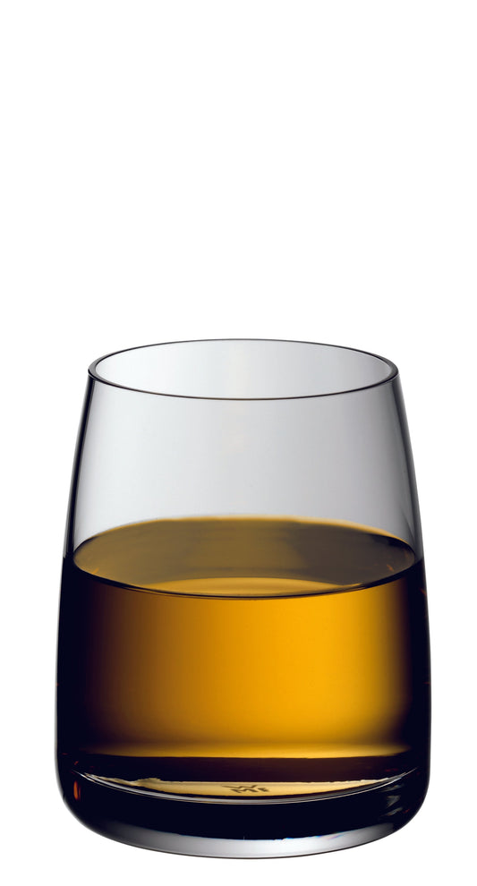 Glas mit alkoholischem Getränk