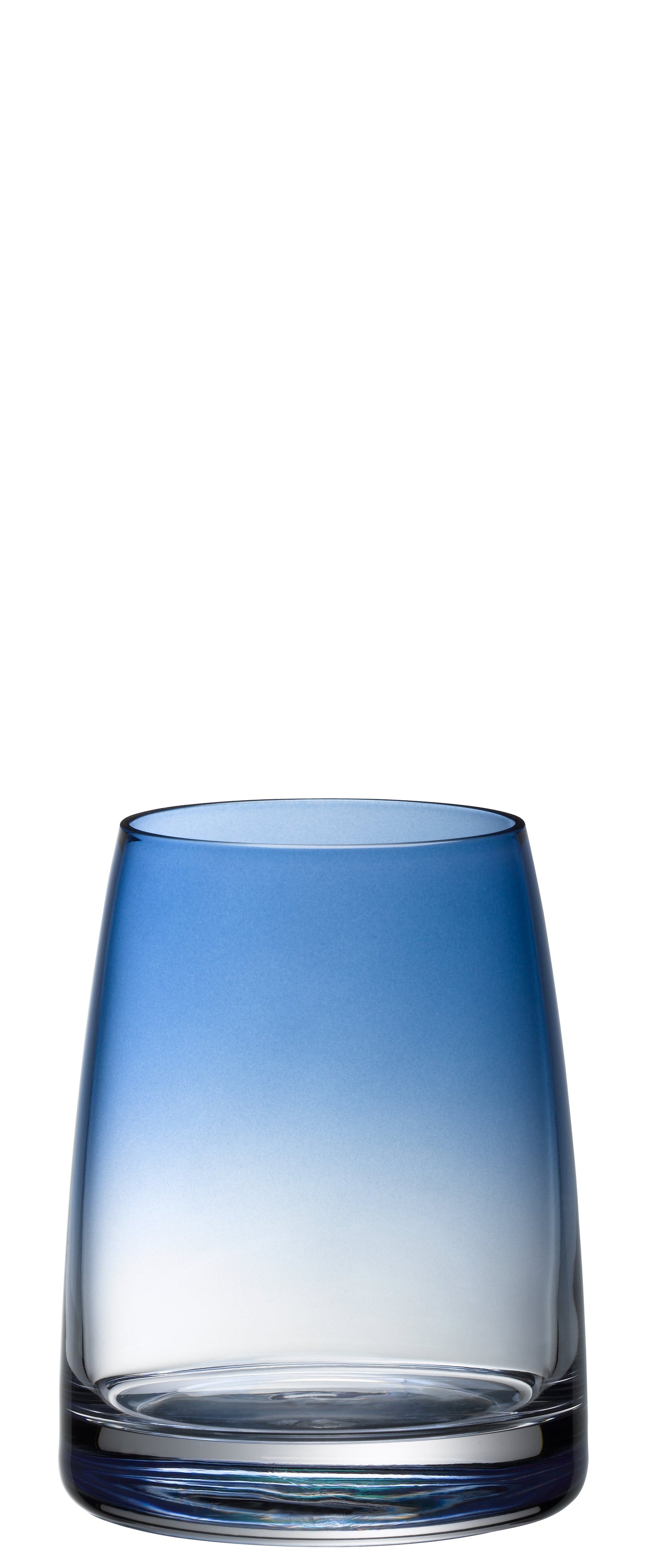 Blaue Glaskaraffe, Nahaufnahme, weißer Hintergrund