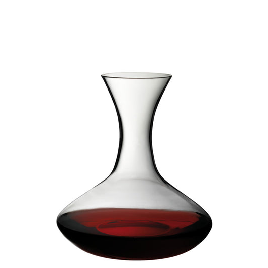 Weindekanter mit rotem Wein.