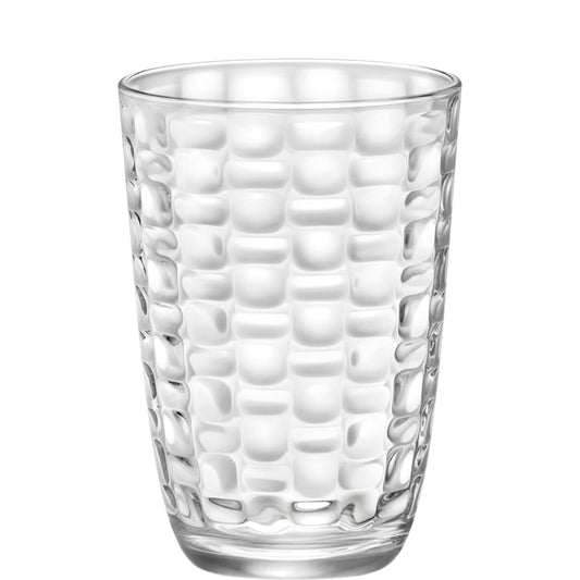Glas mit strukturiertem Muster.