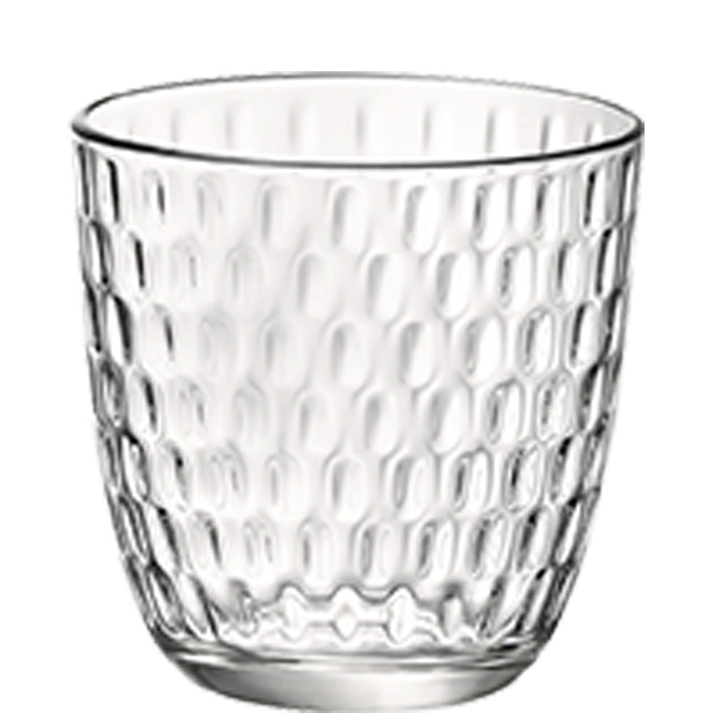 Geripptes Trinkglas aus Glas.