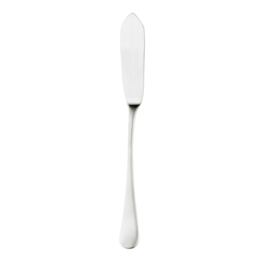 Silberner Buttermesser auf weißem Hintergrund.