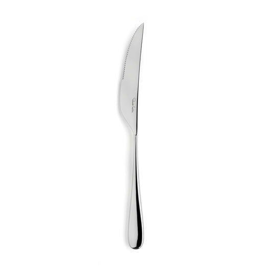 Silbernes Steakmesser auf weißem Hintergrund.
