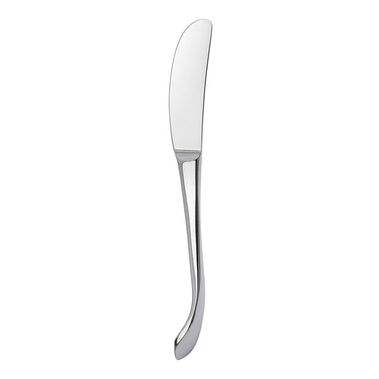 Silbernes Buttermesser auf weißem Hintergrund.