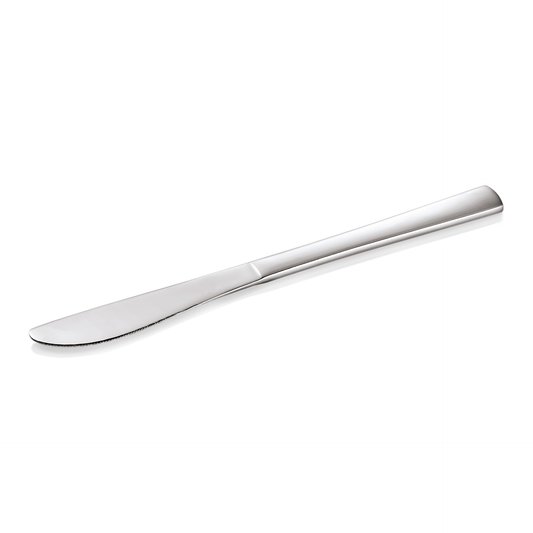 Silbernes Buttermesser auf Weiß.