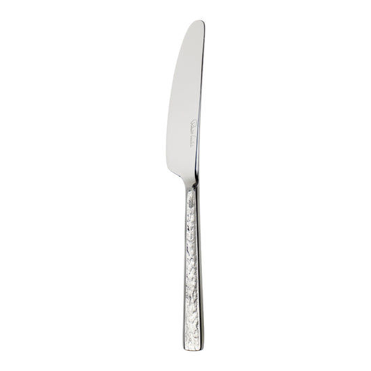 Silbernes Messer mit gehämmertem Griff.