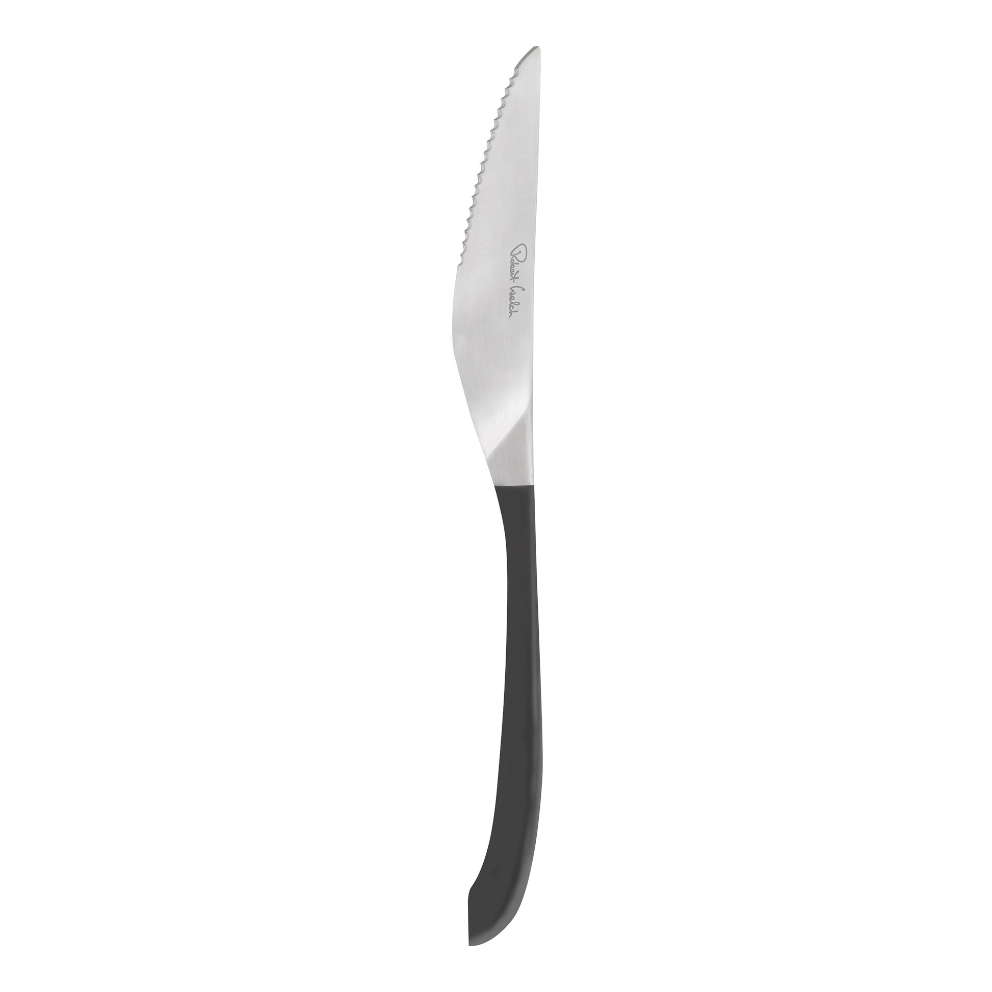Schwarzes Steakmesser mit gezackter Klinge.