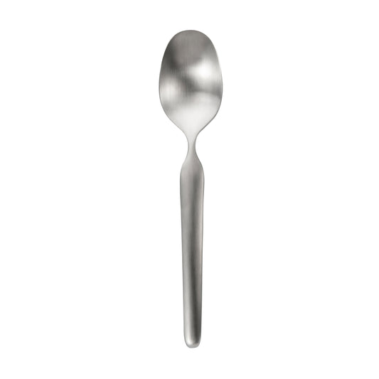 Metalllöffel auf weißem Hintergrund.