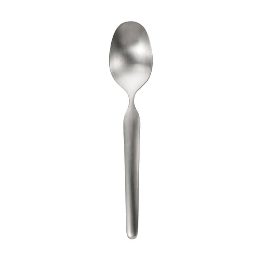 Metalllöffel auf weißem Hintergrund.
