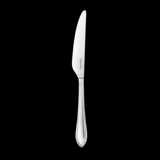Silbernes Messer auf schwarzem Hintergrund.