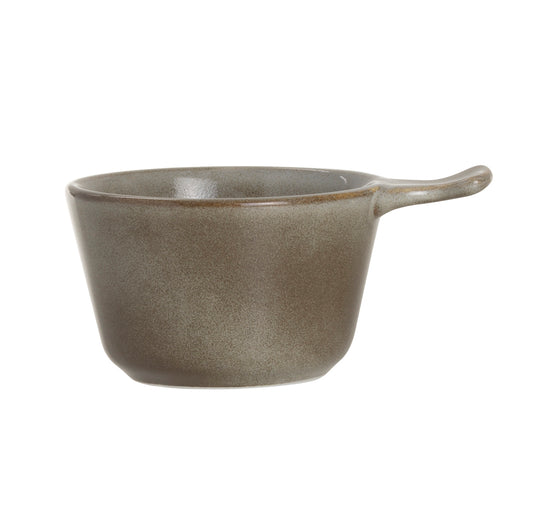Braune Tasse mit Henkel.
