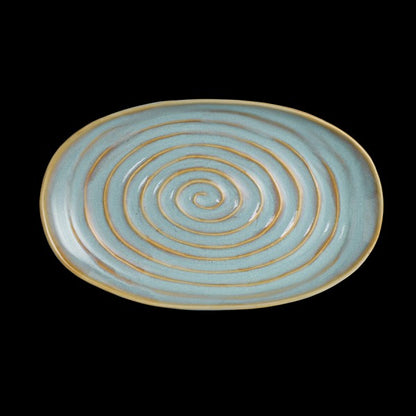 Ovaler Teller mit Spiralmuster.