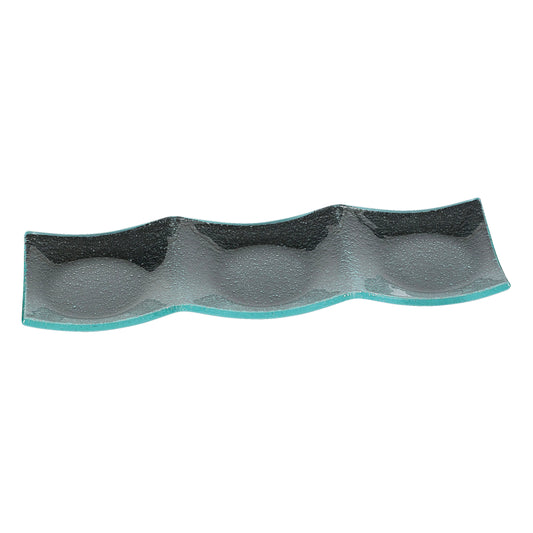 Länglicher, gewellter Glasservierteller.