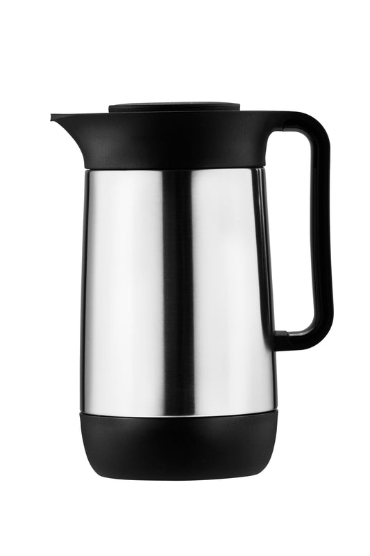 Silberne Thermoskanne mit schwarzem Griff.