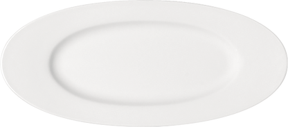 Weißer Teller, seitliche Ansicht.