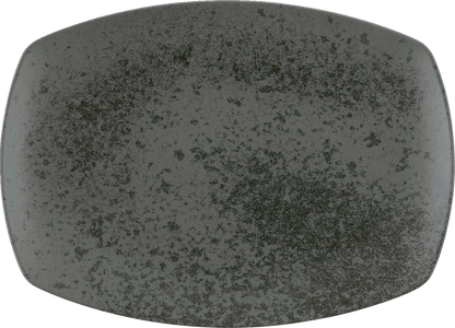 Weißer, länglicher Porzellanteller seitlich.