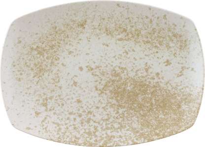 Weißer, länglicher Teller seitlich.