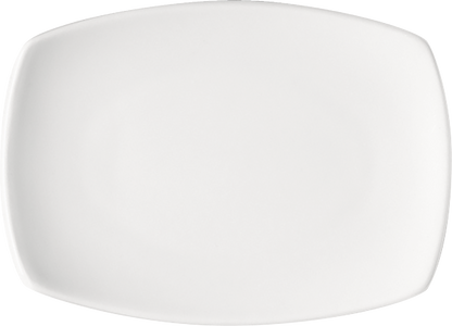 Weißer Teller, seitliche Ansicht.