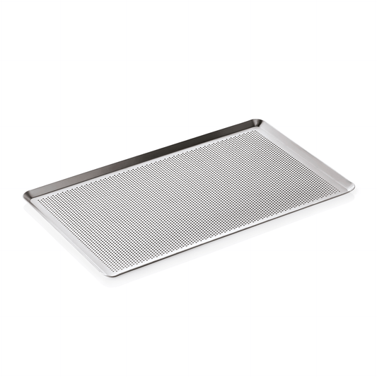 Perforiertes Backblech aus Metall.
