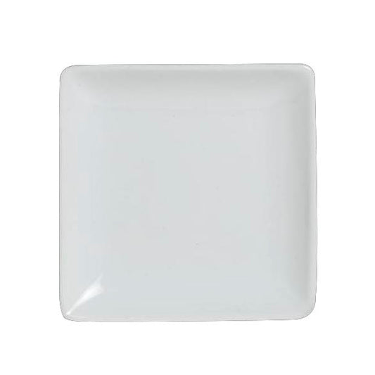 Weißer quadratischer Porzellanteller.