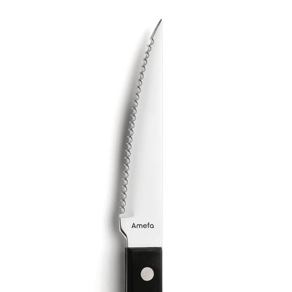 Gezacktes Messer mit schwarzem Griff.