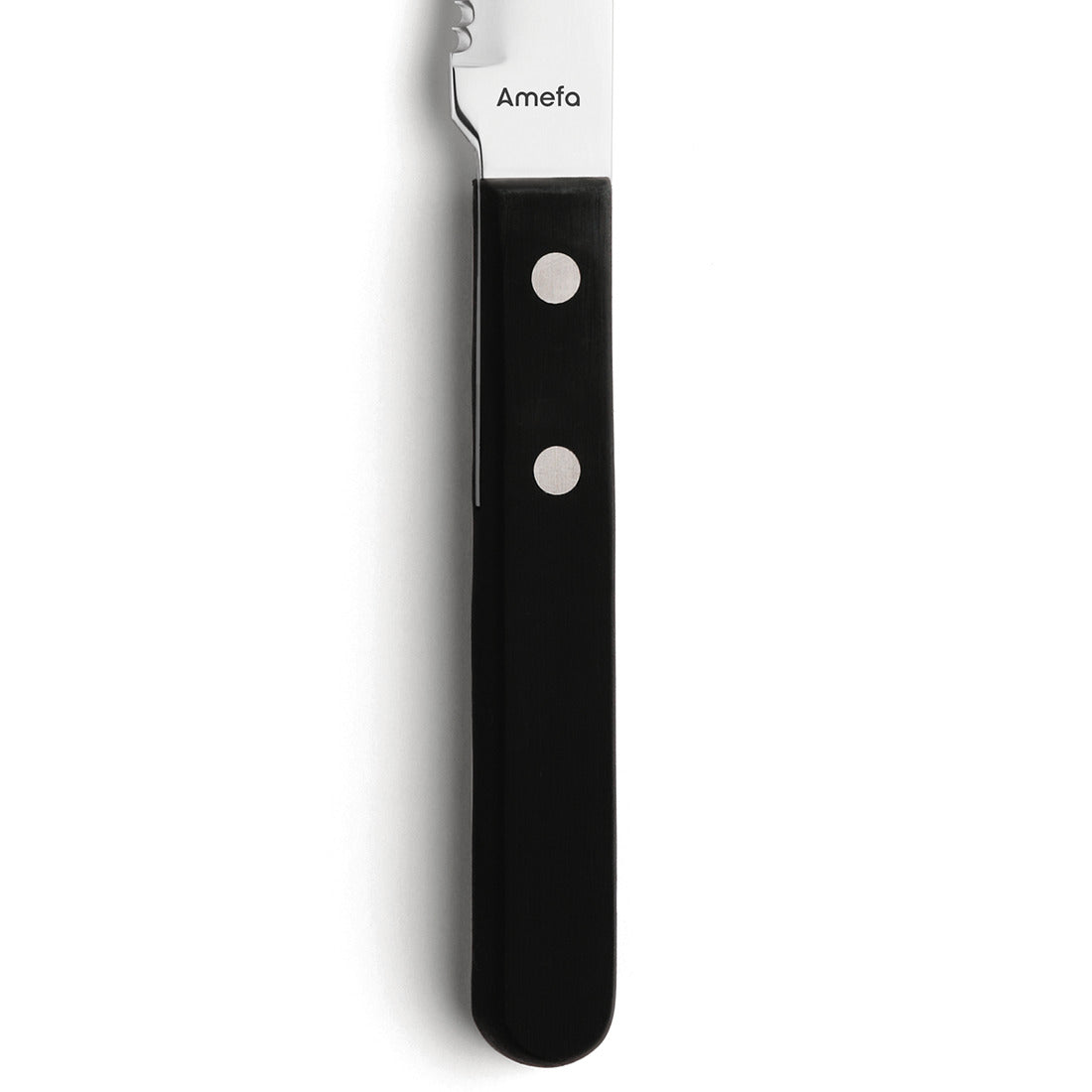 Schwarzes Messer mit gezackter Klinge.