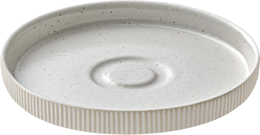 Weiße Untertasse mit Relief.