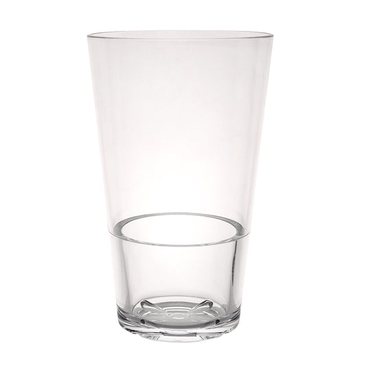 Leeres, transparentes Trinkglas, hoch.