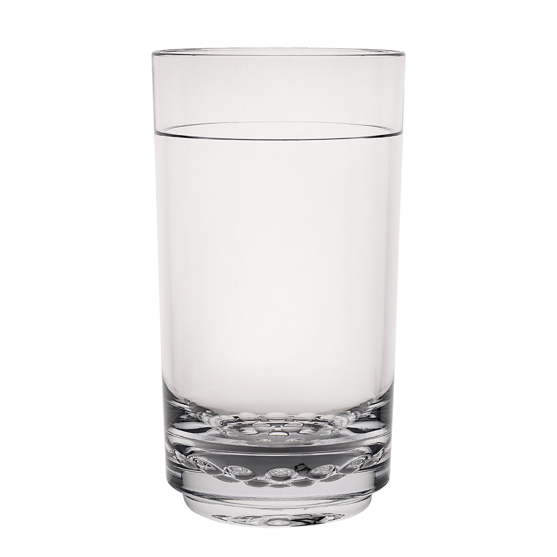 Ein Glas Wasser auf Weiß.