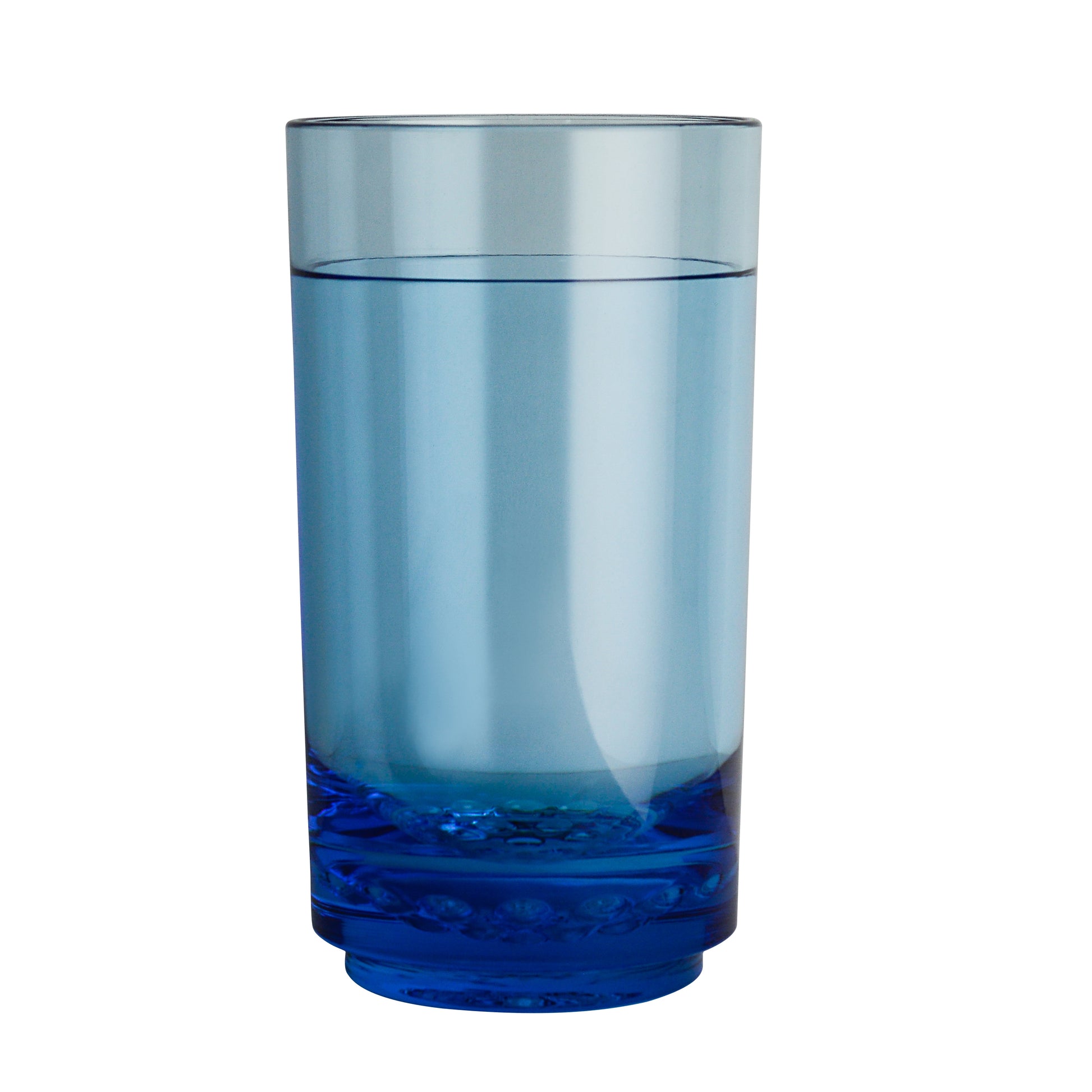 Blaues Glas mit Wasser gefüllt.